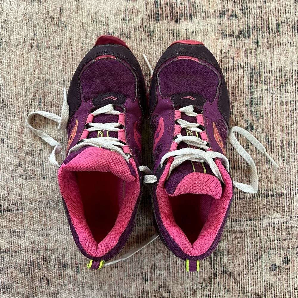 Saucony Peregrine Trail Vibrant Purple and Pink Sneakers - Picture 2 of 5